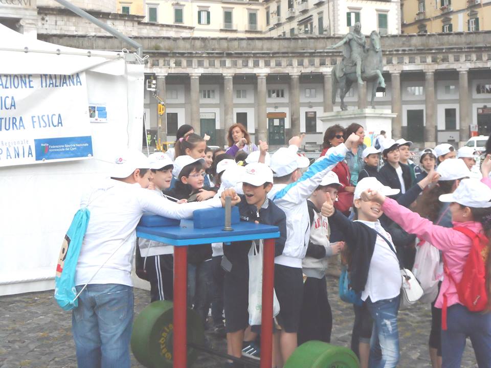 http://www.pesistica.org/public/file_manager/ARCHIVIO/fipe/comitati_regionali/campania/24.05.13braccio%20di%20ferro/Braccio%20gropo%20e%20gara.jpg